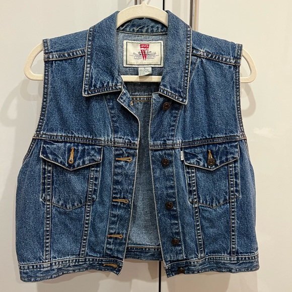 Vintage Cropped Levi’s Medium Wash Denim Vest - Picture 2 of 5